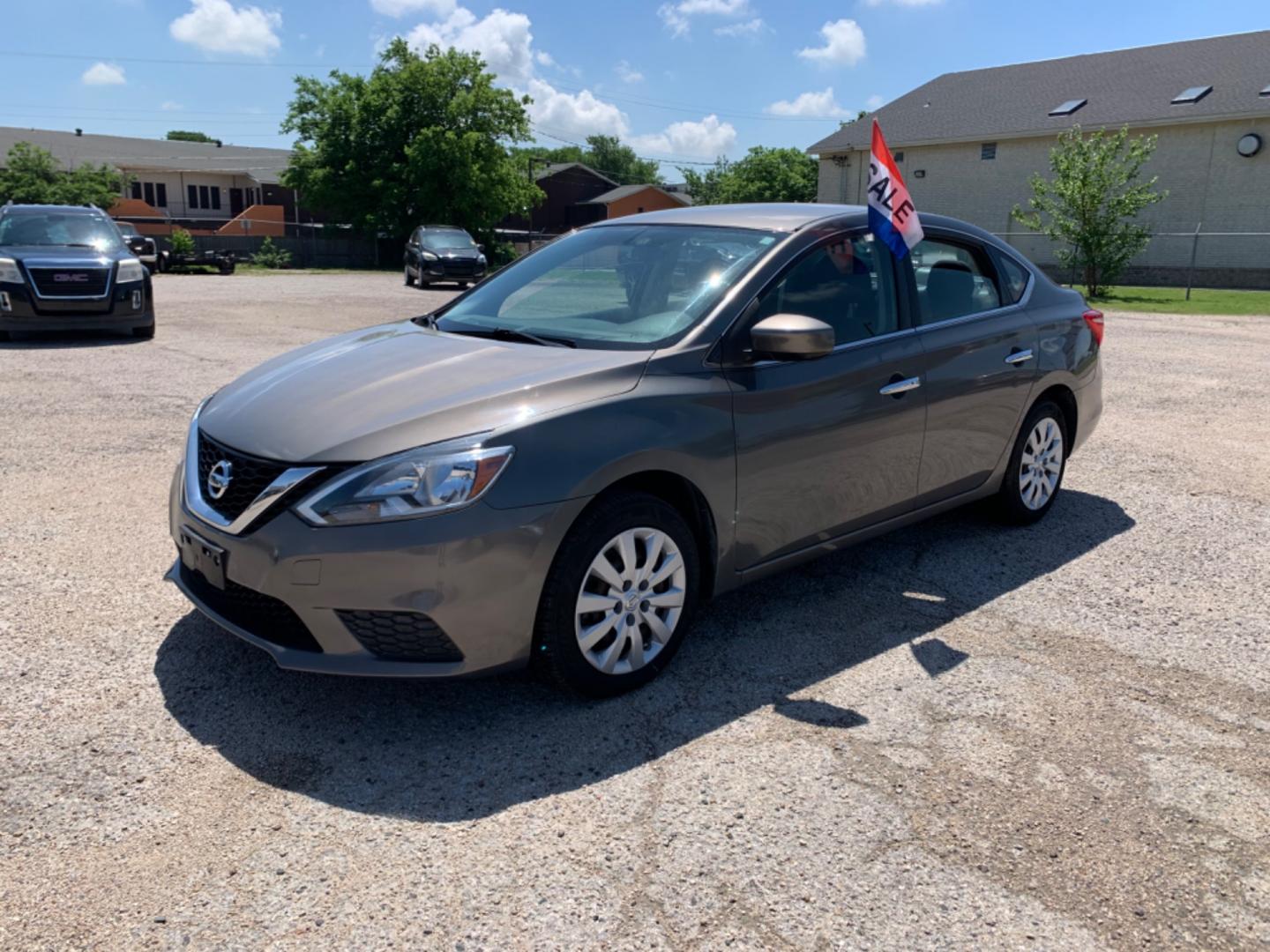 2016 Gray /gray Nissan Sentra SV (3N1AB7AP0GL) , AUTOMATIC transmission, located at 1830 North Belt Line Road, Irving, TX, 75061, (469) 524-0199, 32.834373, -96.993584 - Photo#2